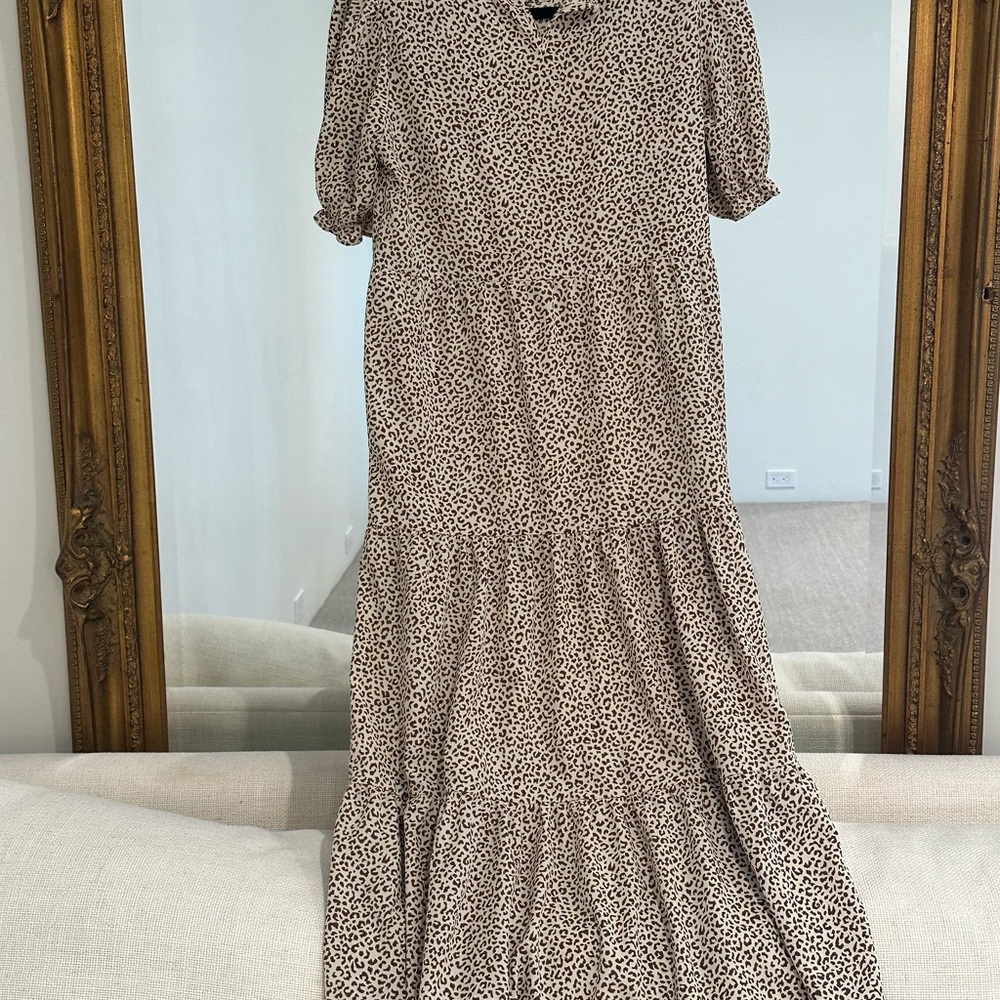Long flowing dress with puff sleeves - Picture 3 of 3